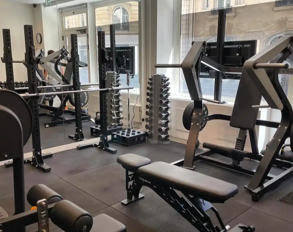 Équipements professionnels du studio Gotham à Paris 17 pour la formation Lagree Level 1