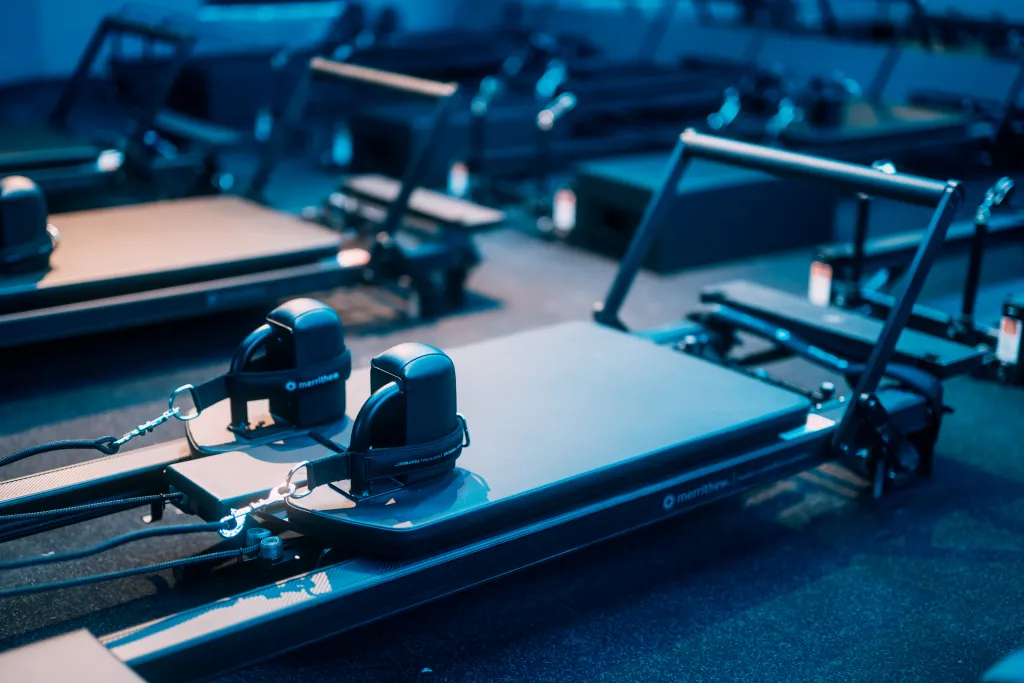 Formation Pilates Reformer à Paris, apprentissage du Pilates sur machine Reformer en studio professionnel.