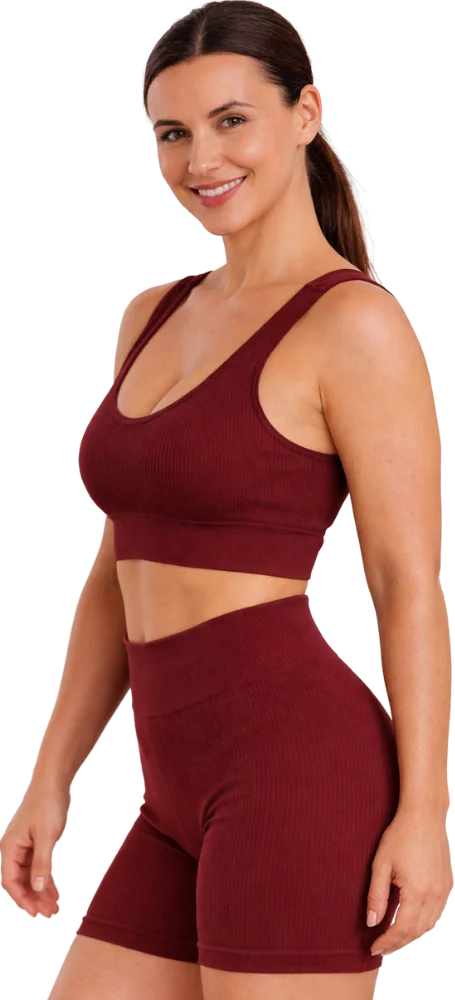 Instructrice Pilates Reformer certifiée posant en tenue professionnelle, formation Pilates Reformer à Paris