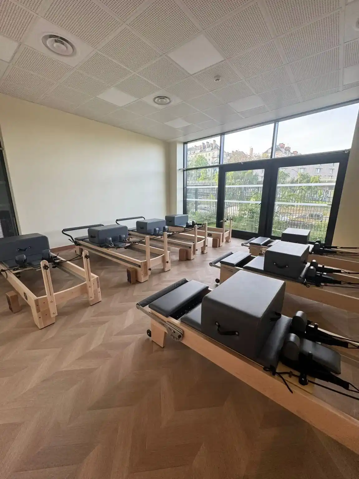 Studio de formation Pilates Reformer à Paris 13 équipé de Reformers
