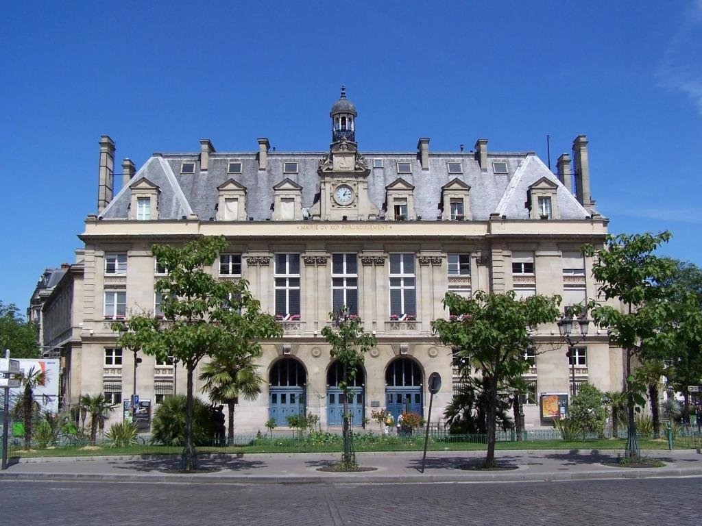 Mairie du 13e arrondissement de Paris, à proximité du showroom de formation